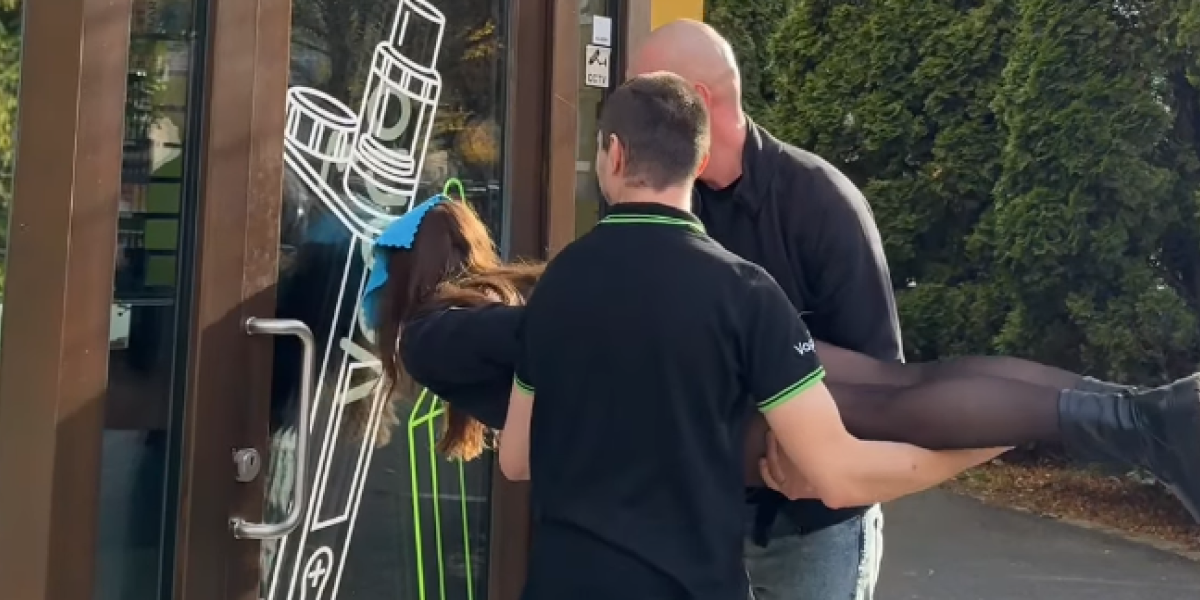 Šéf už zase řekl „používejte hlavu“. Tak jsme to zkusili doslova.