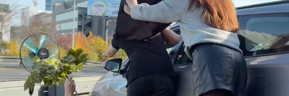 Možná máme plášť z wishe, ale hrdinské kousky docela umíme